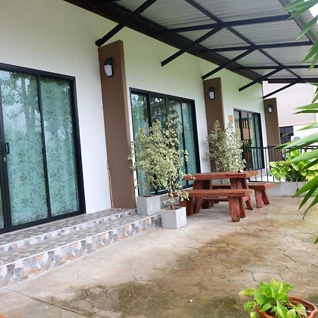 The Win Hotel Bang Saphan Exterior foto