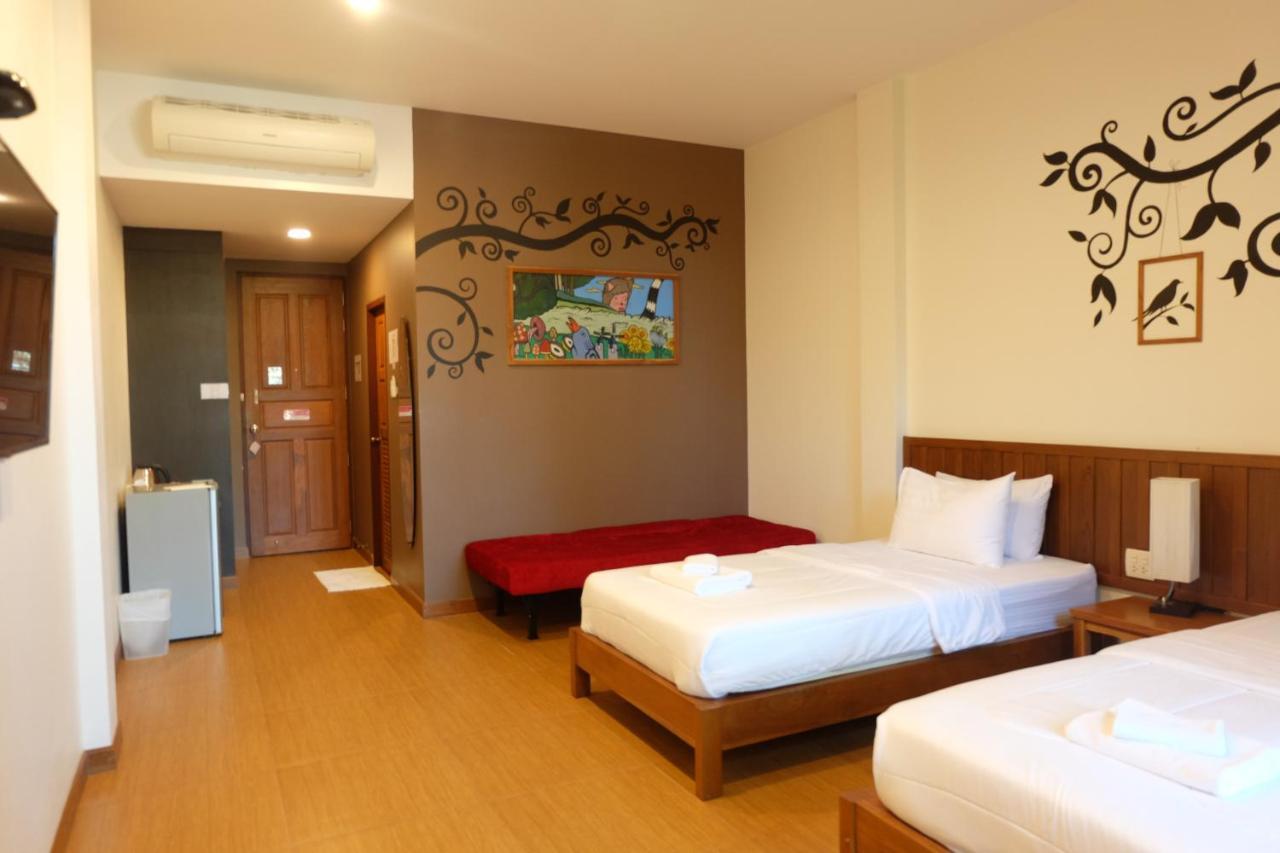 The Win Hotel Bang Saphan Exterior foto